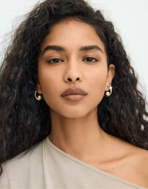 Stradivarius Multipack of 5 faux pearl earrings in gold, 3 of 4