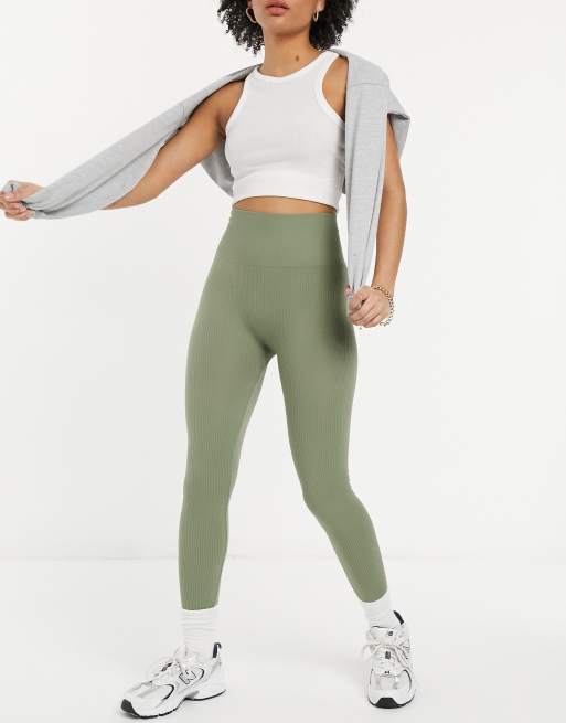 Stradivarius – Nahtlose Leggings mit Rippenstruktur in Khaki