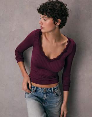 Stradivarius - Nahtloses Oberteil aus Spitze in Violett-Lila