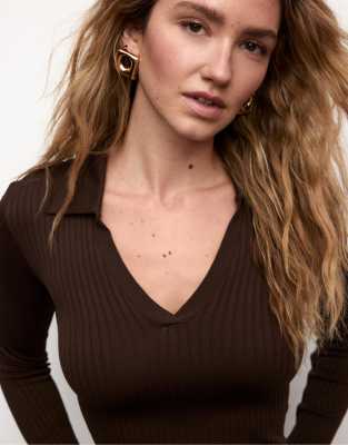 Stradivarius - Nahtloses Polo-T-Shirt in Braun-Brown