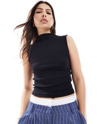 Stradivarius – Nahtloses Tanktop in Schwarz mit U-Boot-Ausschnitt