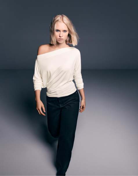 Stradivarius – Naturvit, asymmetrisk t-shirt i modal - view 1