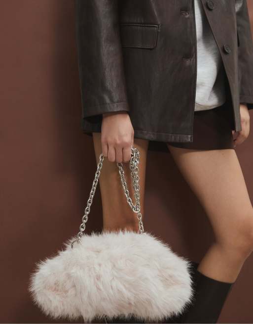 Stradivarius – Naturvit bucketväska i fuskpäls med kedja, 3 av 4