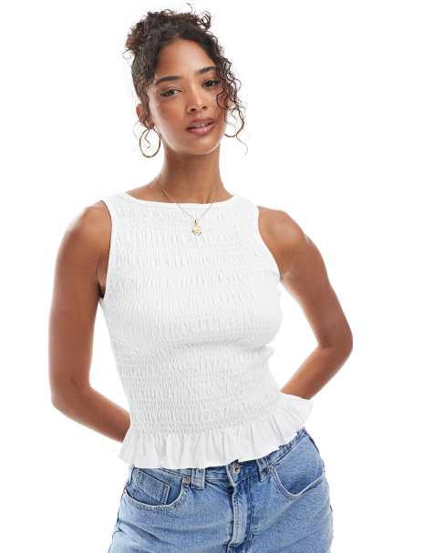 Stradivarius – Naturvit t-shirt med indragen midja och volanger - view 1