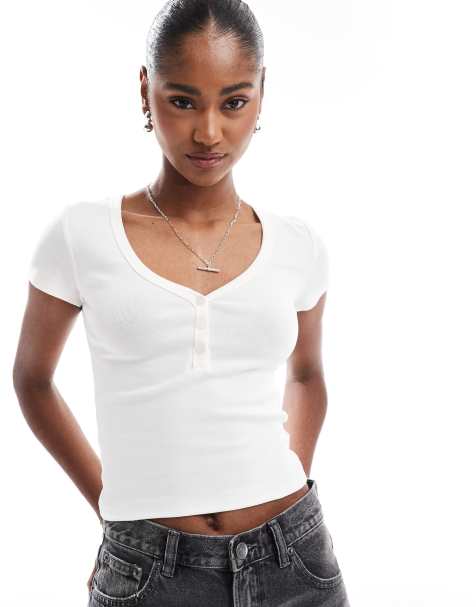 Stradivarius – Naturvit t-shirt med korta ärmar och knäppning - view 1