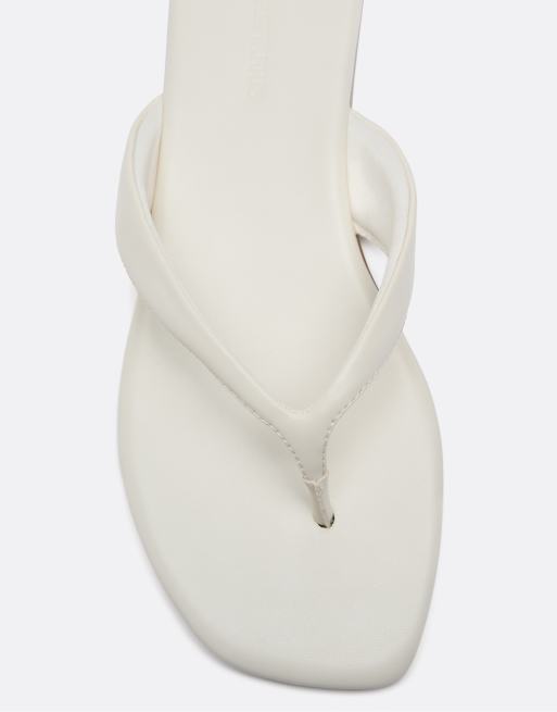 Stradivarius – Naturvita, platta sandaler med tårem, 4 av 5