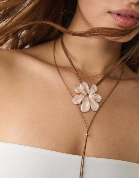 Stradivarius – Naturvitt snörhalsband med blomhänge - view 1