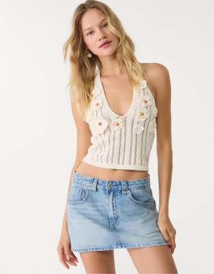 Stradivarius - Neckholder-Top in Vanille mit Häkelblumen-Weiß