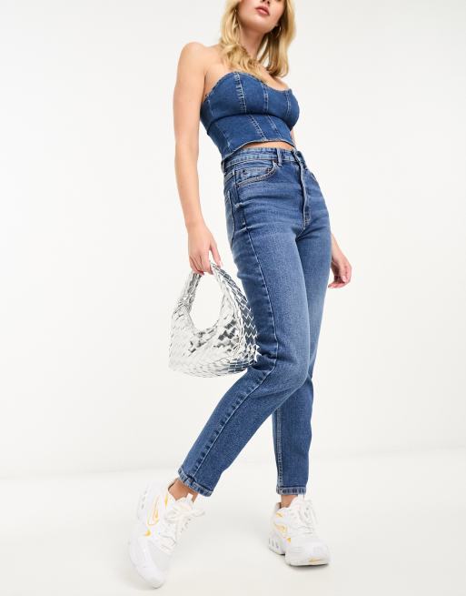 Stradivarius – Niebieskie elastyczne mom jeans o dopasowanym kroju