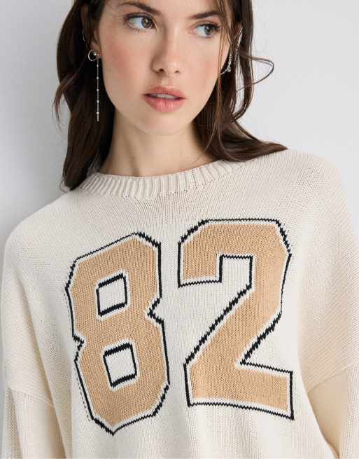 Stradivarius Number cropped knit jumper in vanilla, 4 of 7