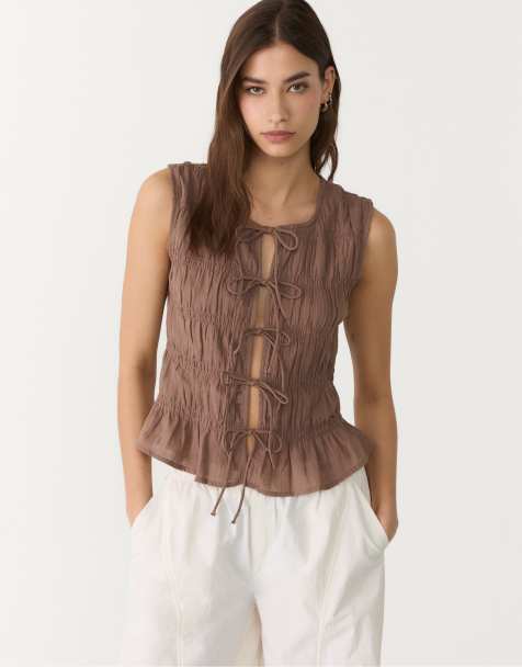 Stradivarius – Oberteil in Braun mit Falten und Bindedetails - view 1