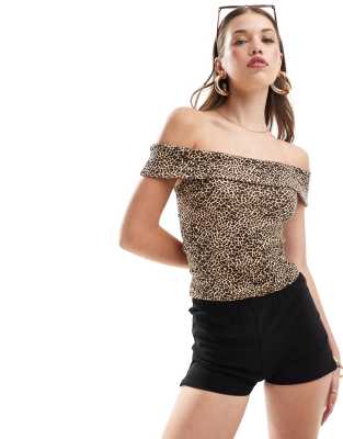 off the shoulder top in leopard print-Multi