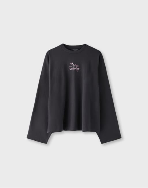 Stradivarius Olivia Rodrigo langærmet oversized T-shirt i hvid, 6 af 7