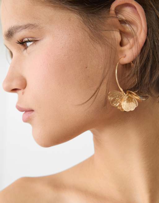Stradivarius - Oorringen met bloem in goud