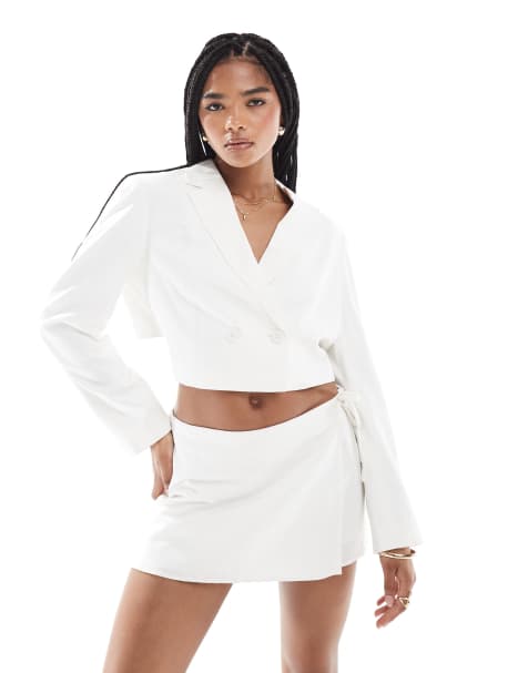 Stradivarius open back cropped blazer in white - view 1