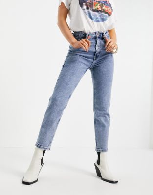 stradivarius petite slim mom jean with stretch in blue