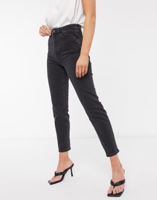 stradivarius mom jean with stretch in black