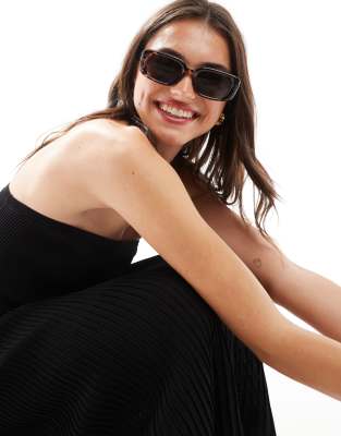 Stradivarius Stradivarius oval sunglasses in tortoiseshell-Brown