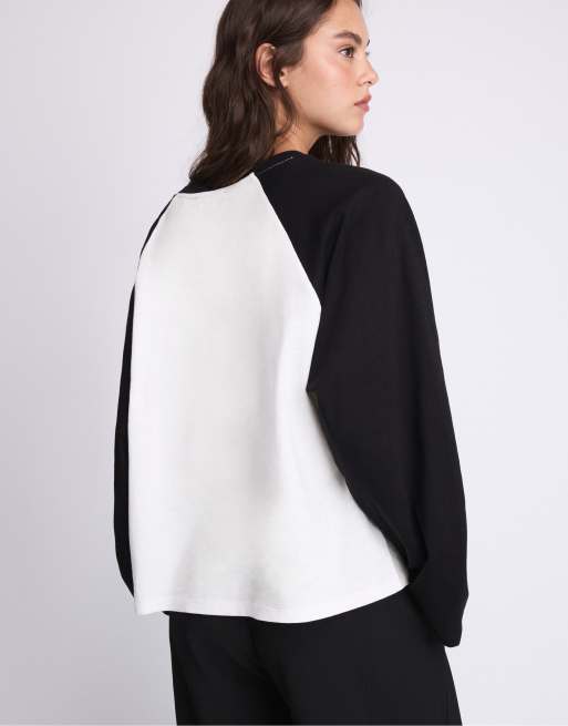 Stradivarius Oversize baseball t-shirt in black, 3 of 7