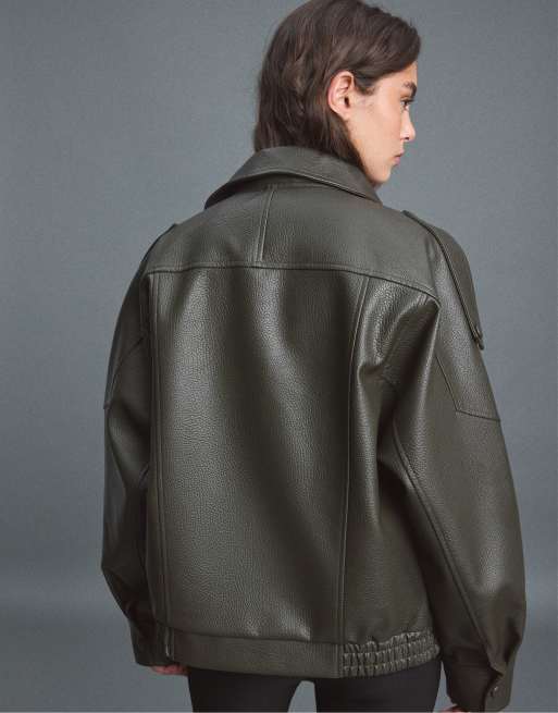 Stradivarius Oversize Bikerjacke in Khaki in Lederoptik, 3 von 7