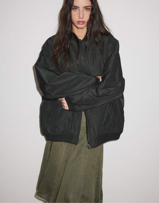 Stradivarius Oversize bomber jacket in black, 5 of 7