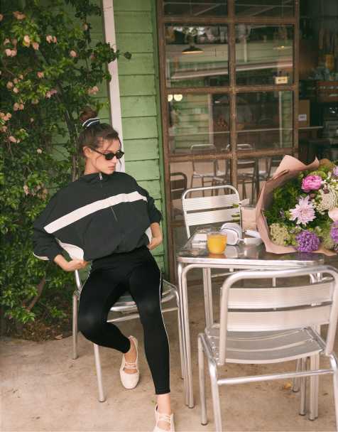 Stradivarius Oversize colour block windbreaker in black - view 1