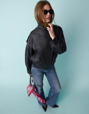 Stradivarius - Oversize-Jacke aus 100% Leder in Schwarz mit Überschlag