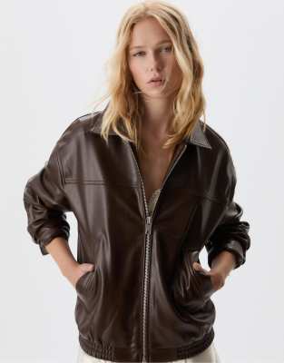 Stradivarius - Oversize-Jacke aus Kunstleder in Braun-Brown