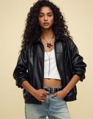 Stradivarius - Oversize-Jacke aus Kunstleder in Schwarz