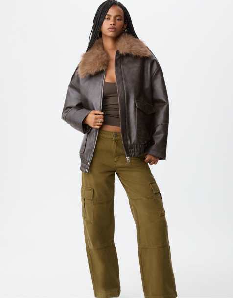 Stradivarius – Oversize-Jacke in brauner Lederoptik mit Kontrastdetail - view 1