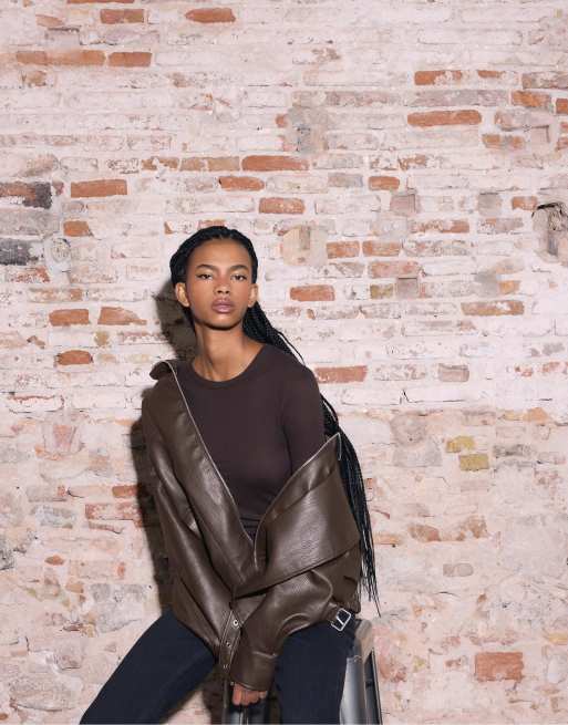 Stradivarius Oversize leather effect jacket with collar in brown, 2 of 3