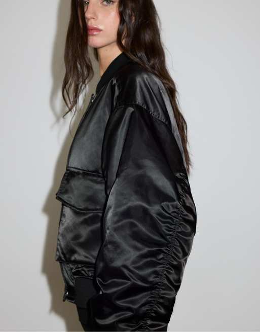 Stradivarius oversize satin bomberjacka i svart, 4 av 7