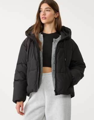 Stradivarius - Oversize-Steppjacke in Schwarz mit Kapuze