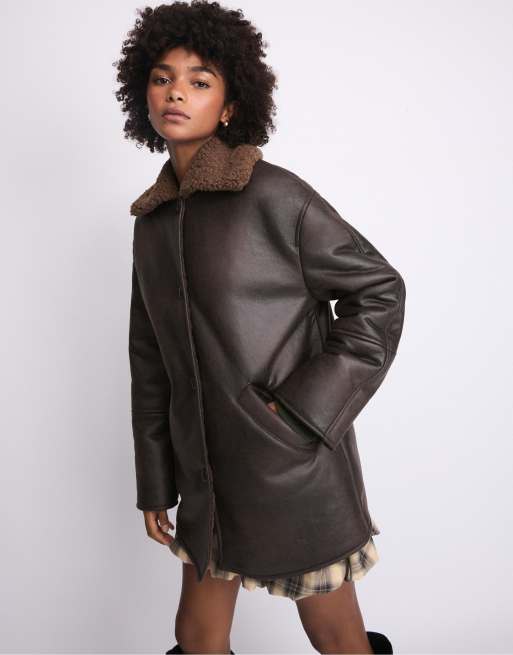 Stradivarius oversized dubbelzijdige jack met knoopsluiting in bruin, 2 van 7