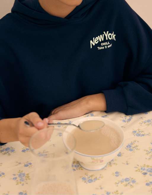 Stradivarius oversized sweatshirt met graphic print in marineblauw, 4 van 7