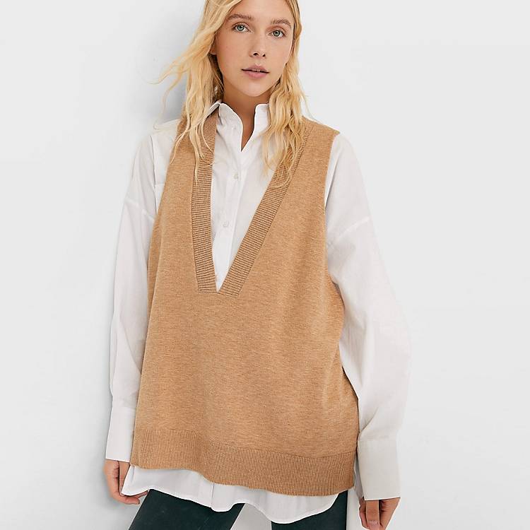 vestido Pisoteando inundar Stradivarius oversized v-neck knit sweater vest in camel | ASOS