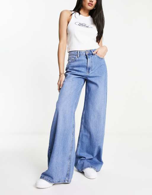 Stradivarius oversized wide leg jean in medium blue | ASOS