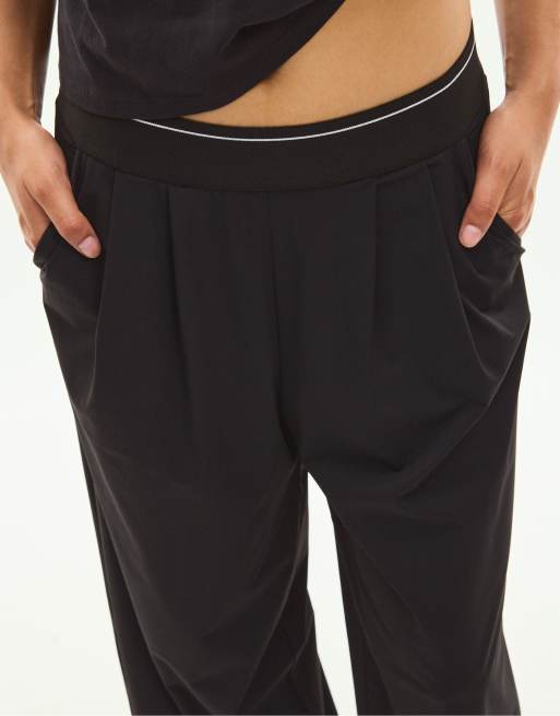 Stradivarius Palazzo jogger trousers with elastic waistband in black, 2 of 7