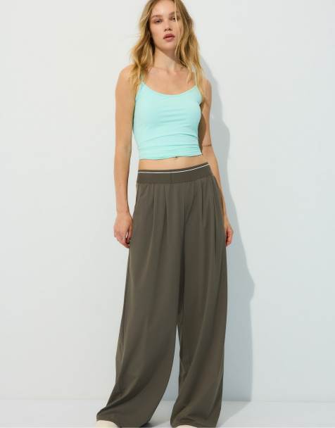 Stradivarius Palazzo jogger trousers with elastic waistband in brown - view 1