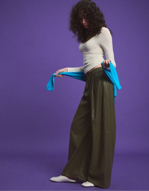 Stradivarius pantalon à détails plissés kaki, 5 de 7