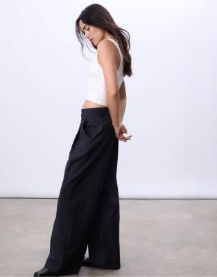 Stradivarius - Pantalon à pinces élégant à rayures - Bleu marine