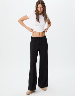 Stradivarius - Pantalon ample et doux au toucher à surpiqûres - Noir | ASOS