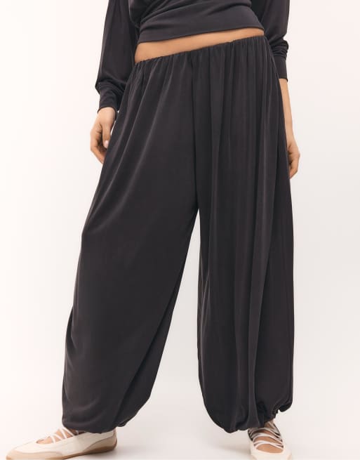 Stradivarius - Pantalon bouffant fluide doux au toucher - Gris foncé, 4 de 4