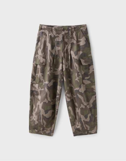 Stradivarius pantalon cargo imprimé kaki, 6 de 7