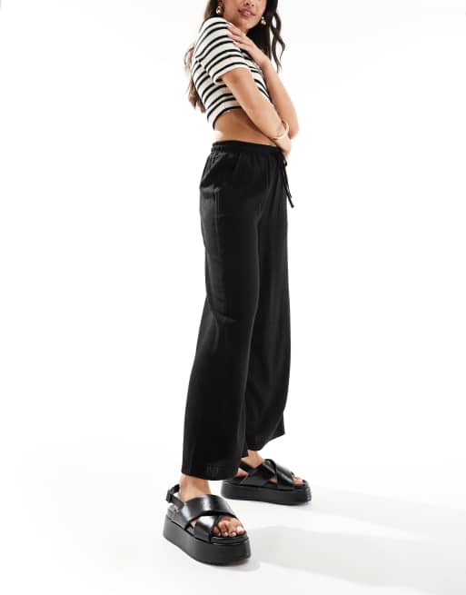 Stradivarius - Pantalon court facile à enfiler aspect lin - Noir 