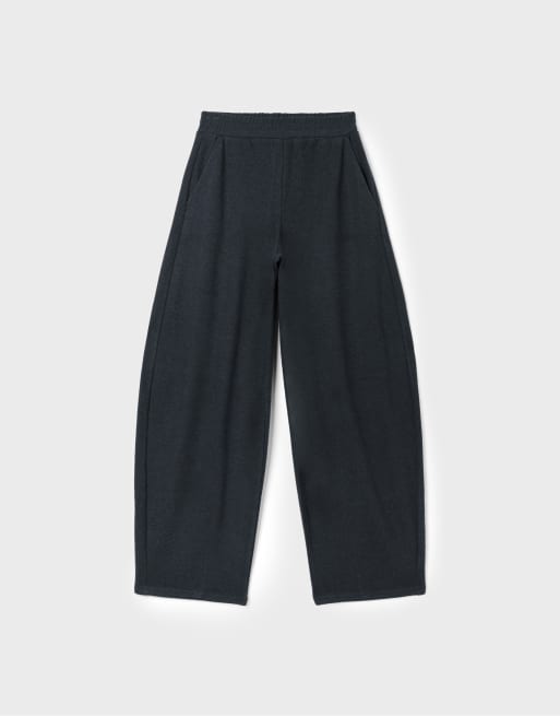 Stradivarius pantalon de jogging barrel doux au toucher en gris foncé, 6 de 7