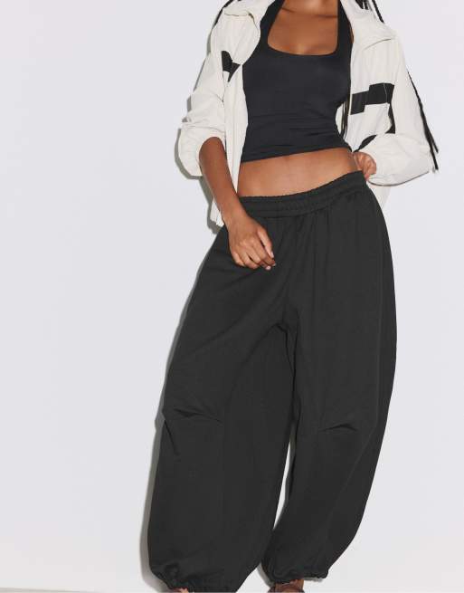 Stradivarius - Pantalon de jogging bouffant avec chevilles - Noir, 2 de 4