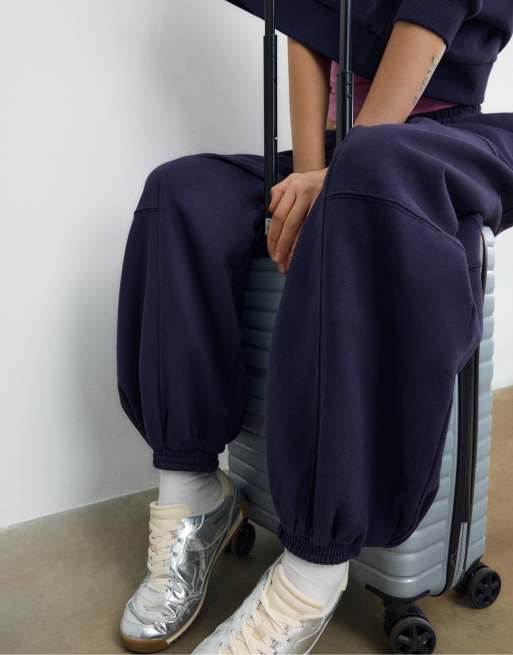 Stradivarius - Pantalon de jogging bouffant en tissu duveteux - Bleu foncé, 4 de 4