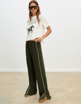 Stradivarius - Pantalon de jogging doux au toucher à boutons-pression - Vert