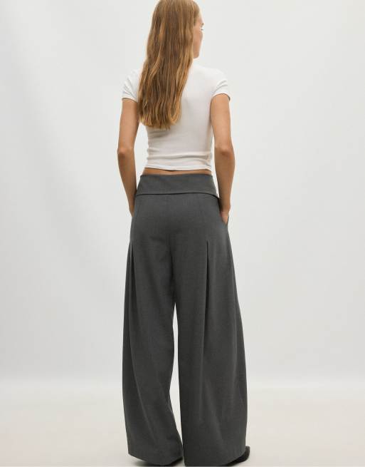 Stradivarius pantalon large à revers à la taille en gris foncé, 2 de 6